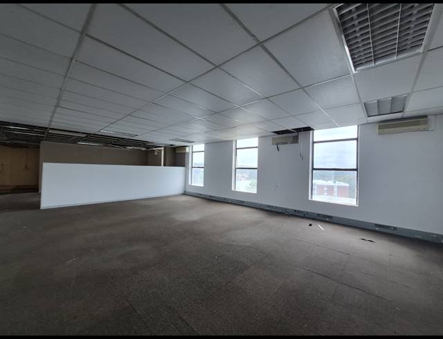 771M² OFFICE TO LET IN CRAIGHALL